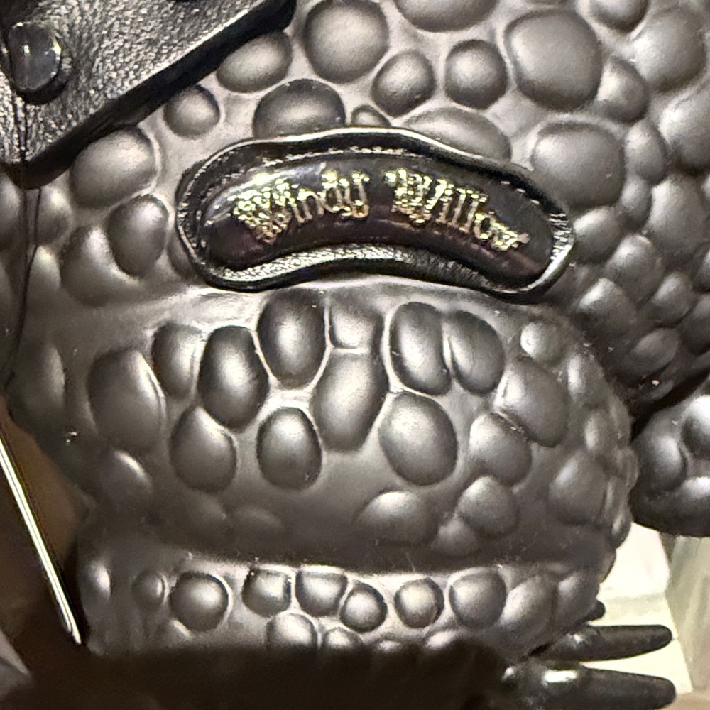 Black Textured Frog Handbag - Picture 6 of 10